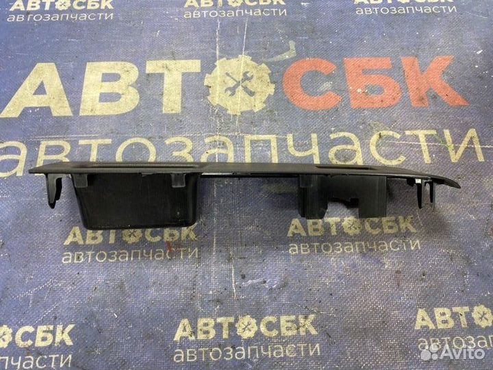 Накладка блока стеклоподьемников задняя правая