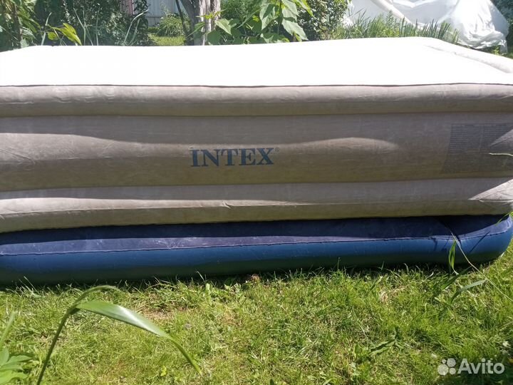 Надувной матрас кровать с насосом intex