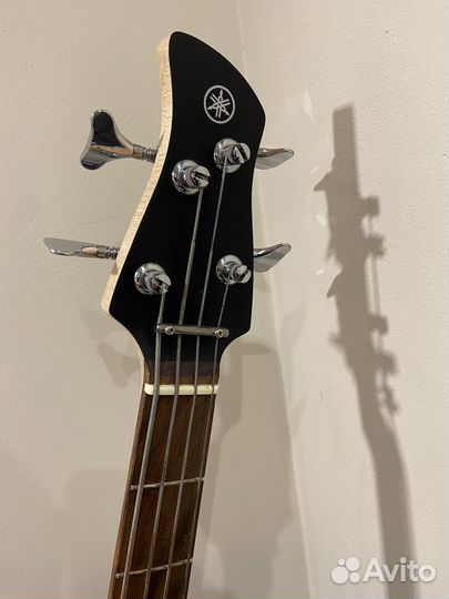 Бас гитара и комбик комплект