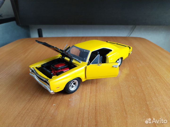 Модель автомобиля 1:24 Dodge 1969