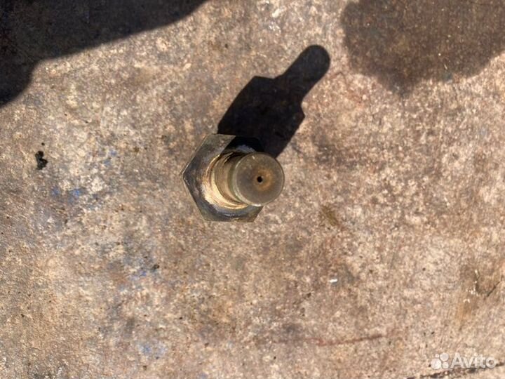 Датчик давления топлива Renault ямз 650