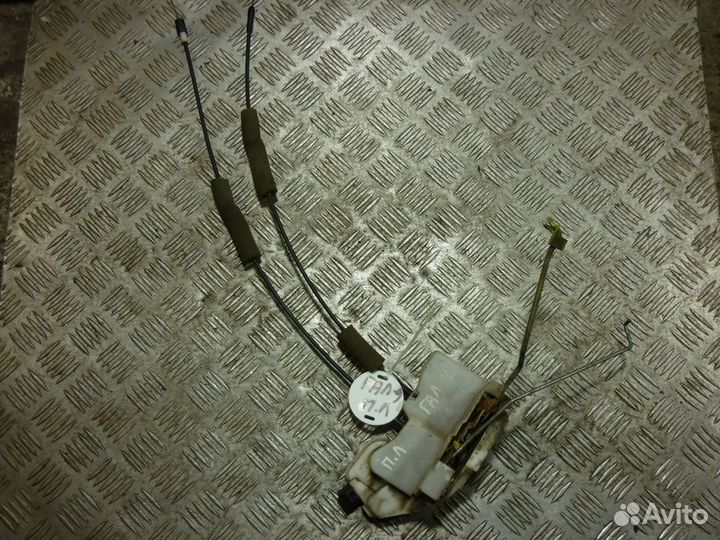 Замок двери передней левой Mitsubishi Galant 9