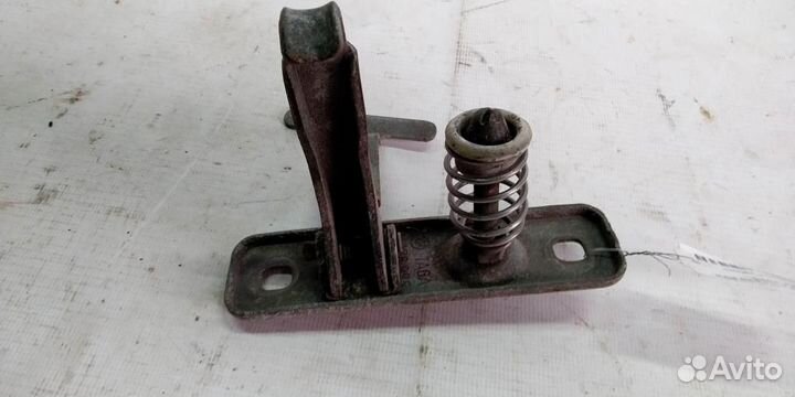 Ограничитель капота BMW 5 E28 82-86г