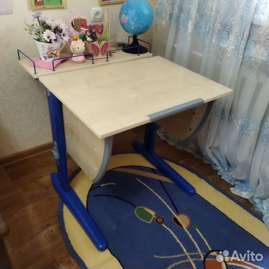 Детский письменный стол