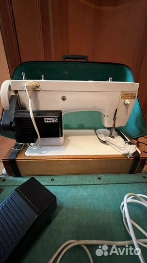 Швейная машина Чайка