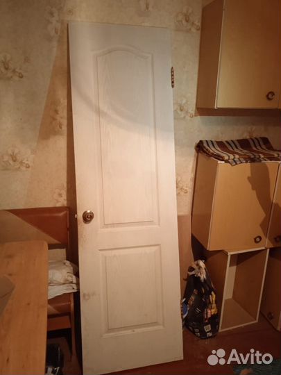 Дверь сантех. бу 600 с ручкой-замком и петлями