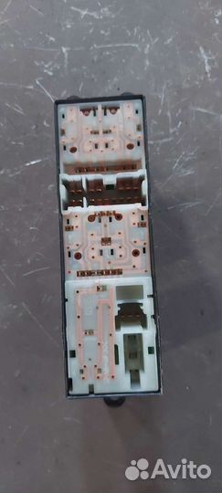 Кнопок стеклоподъёмников на Nissan Skyline v35