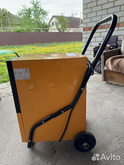 Осушитель воздуха промышленный Master DH 752