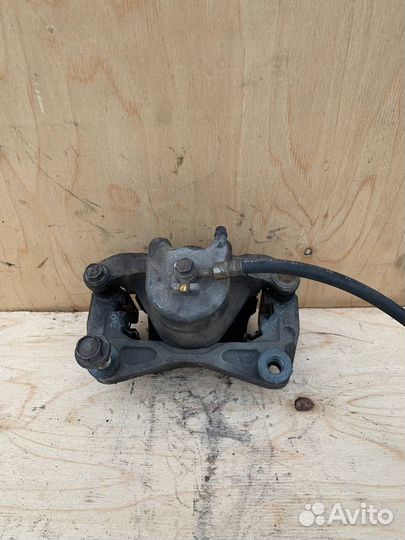 Суппорт тормозной Nissan Teana J31 правый передний