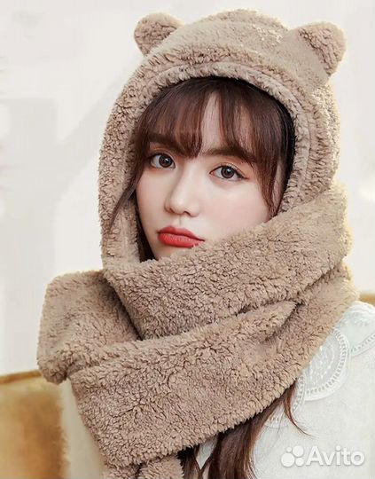 Шапка с ушками и шарфом