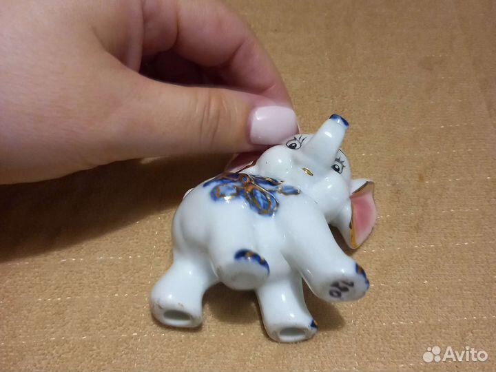 Слоник фарфоровый