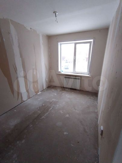 2-к. квартира, 43 м², 1/3 эт.