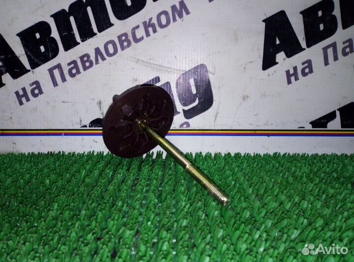 Крепление запасного колеса Toyota Mark Ii Qualis