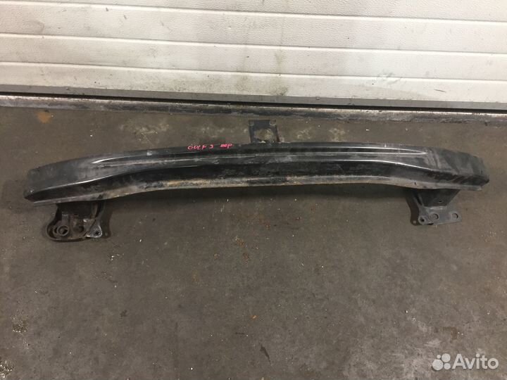 Фольксваген Гольф Брус бампера передний