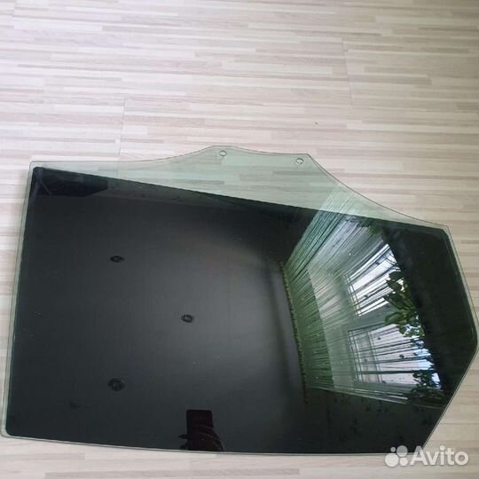Стекло заднее правое citroen C4