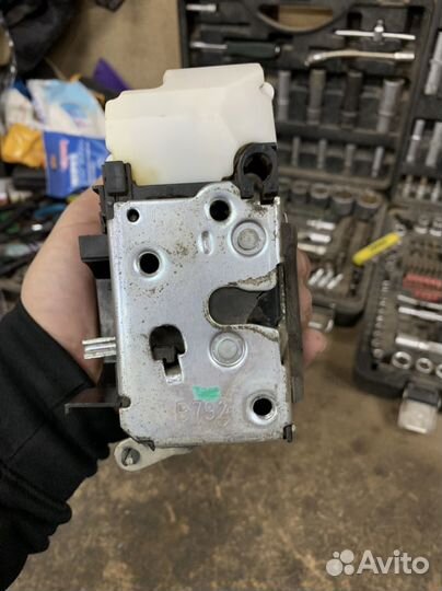 Замок двери передний правый Fiat Albea