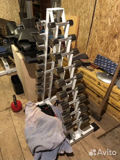 Набор гантелей