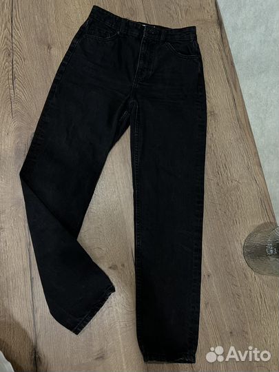 Джинсы bershka mom 34