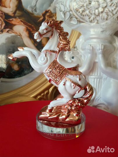 Статуэтка.Лошадь фарфор с позолотой