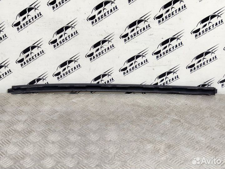 Молдинг лобового стекла левый Hyundai Grand