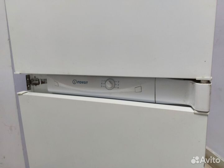 Встраиваемый холодильник Indesit (Италия)