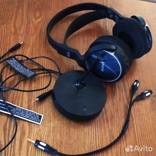 Стереонаушники с антеннами