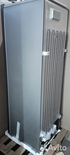 Морозильная камера Grundig gfpn66821XBR