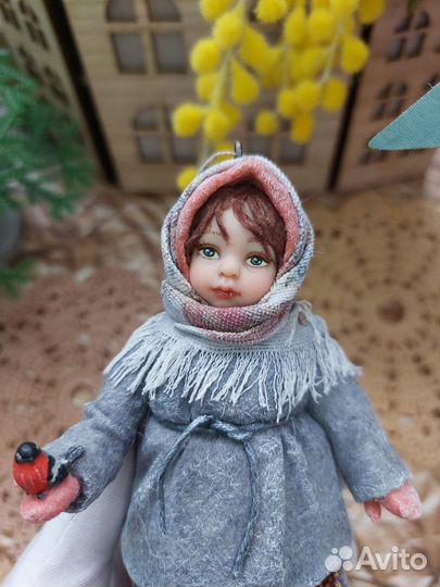 Ватная игрушка. Девочка с птичкой