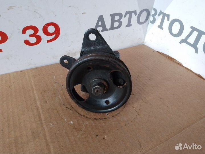 Насос гидроусилителя руля Nissan Navara D40 2.5D