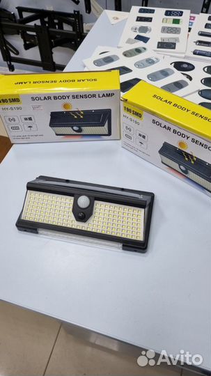 Прожектор на солнечных батареях с датчиком движ