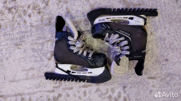 Хоккейный шлем + снаряжение