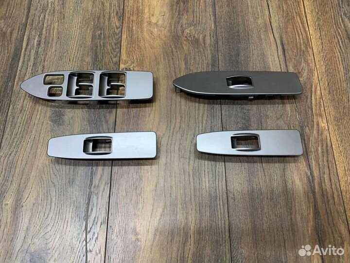 Mitsubishi Pajero Накладка обшивки двери