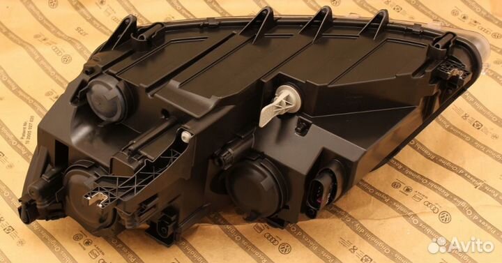 Фара правая seat alhambra 2 II 10+ BI-xenon