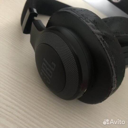Беспроводные наушники jbl e65btnc