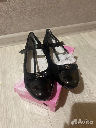Туфли для девочки новые