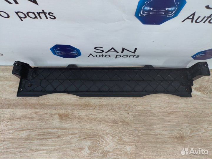 Кронштейн радиатора верхний Bmw X5 Рест E70 рест