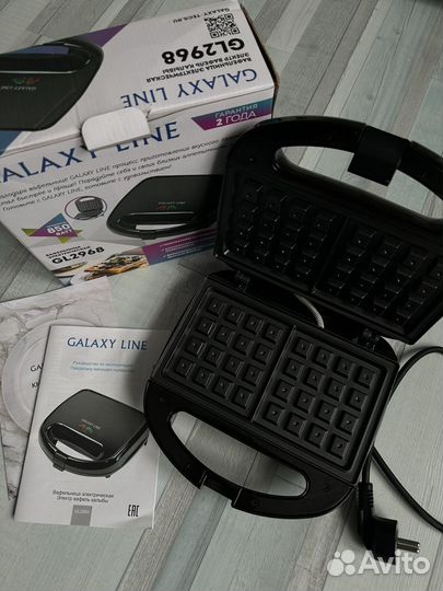 Электрическая вафельница новая