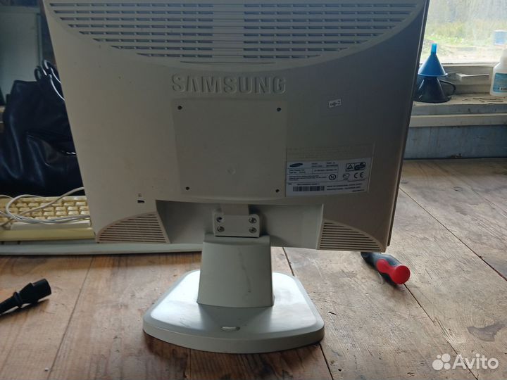 Монитор Samsung 710V A