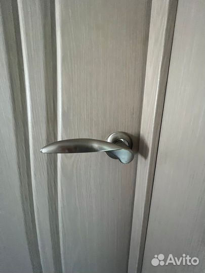 Дверь деревяннная, короб.планки, ручки. 4 шт