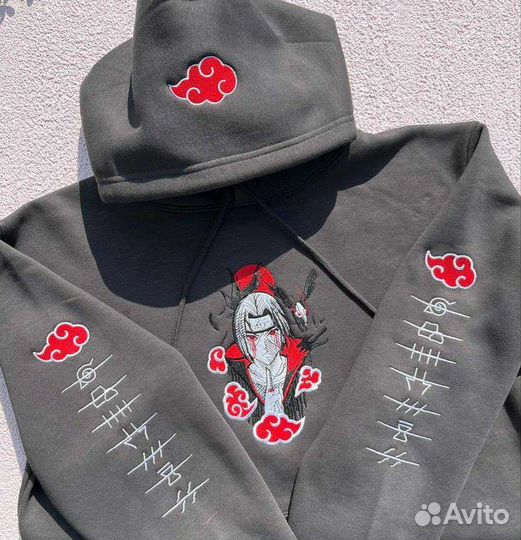 Вышивка машинкой логотипов на одежде