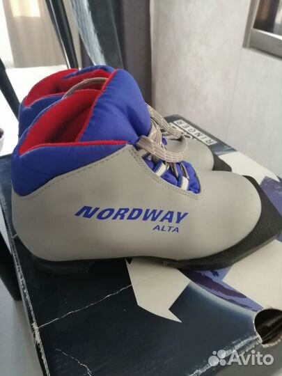 Детские беговые лыжи комплект