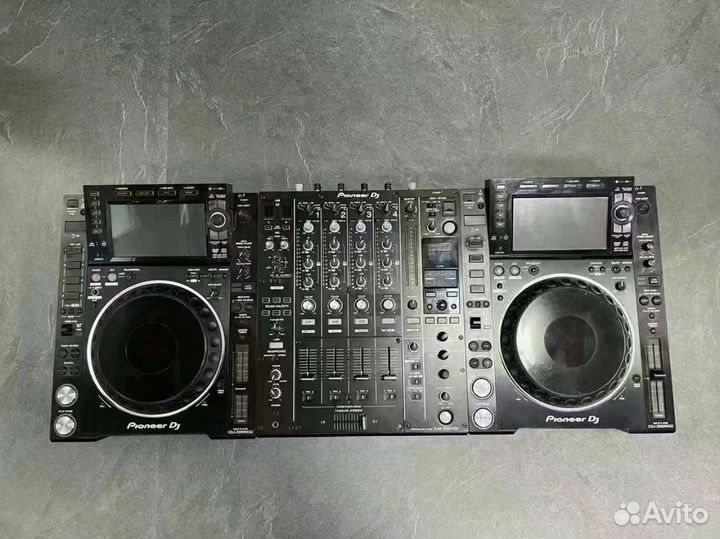 Комплект Pioneer CDJ-2000NXS2 + DJM-900NXS2 бу