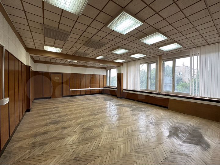 Офис с большими окнами, 145.03 м²