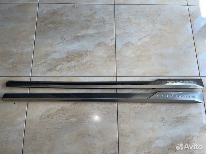 Накладка двери передняя правая Cadillac Escalade 4