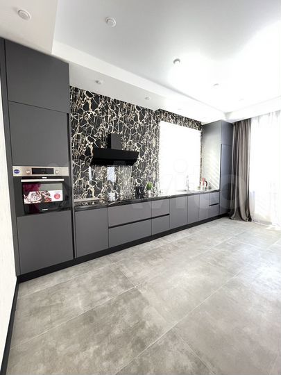 Коттедж 300 м² на участке 10,7 сот.