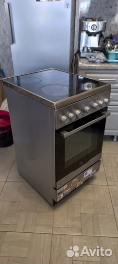 Электроплита стеклокерамика бу с духовкой