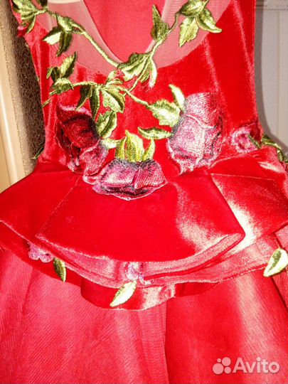 Платье праздничное