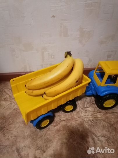 Большой Трактор с прицепом отличное состояние