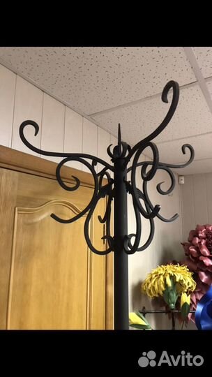 Вешалка кованая