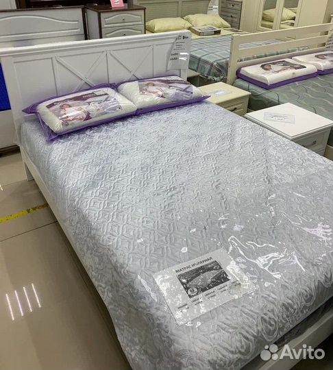 Кровать белая из дерева 160х200